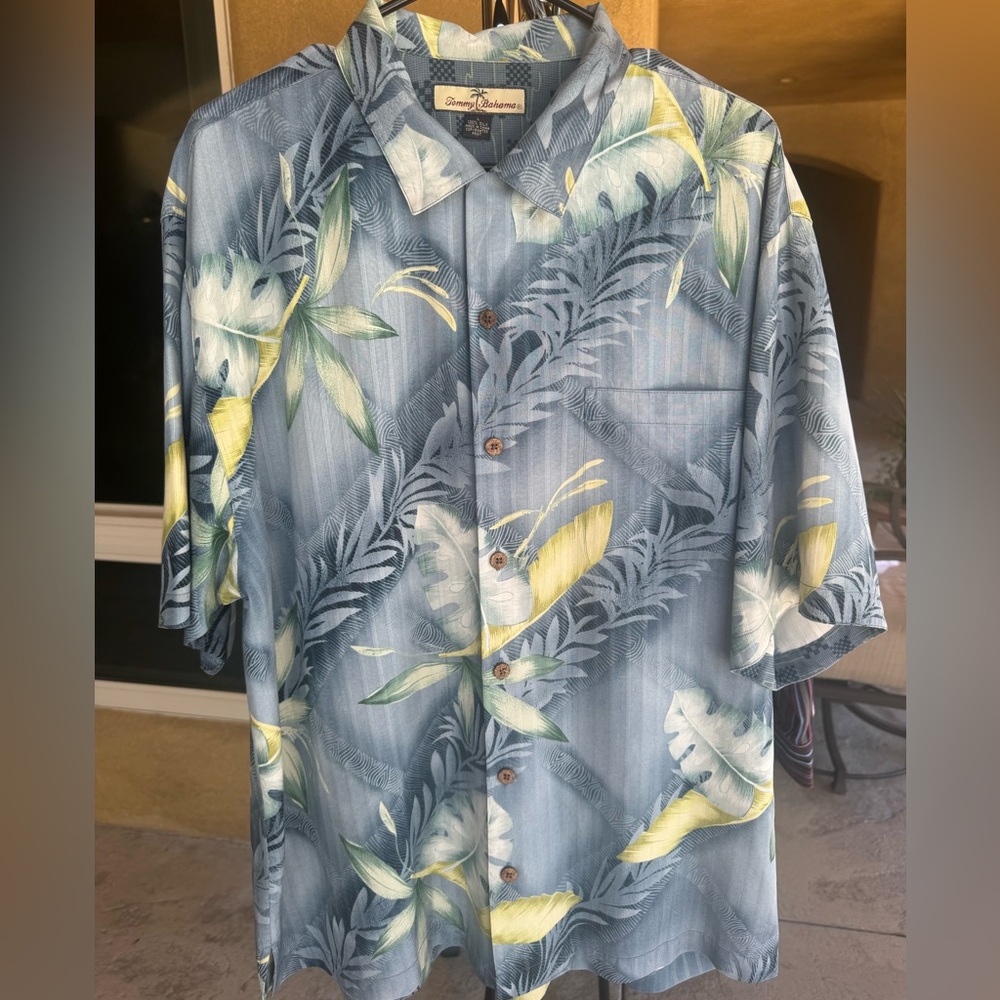 Tommy Bahama LARGE Men’s Shirt
